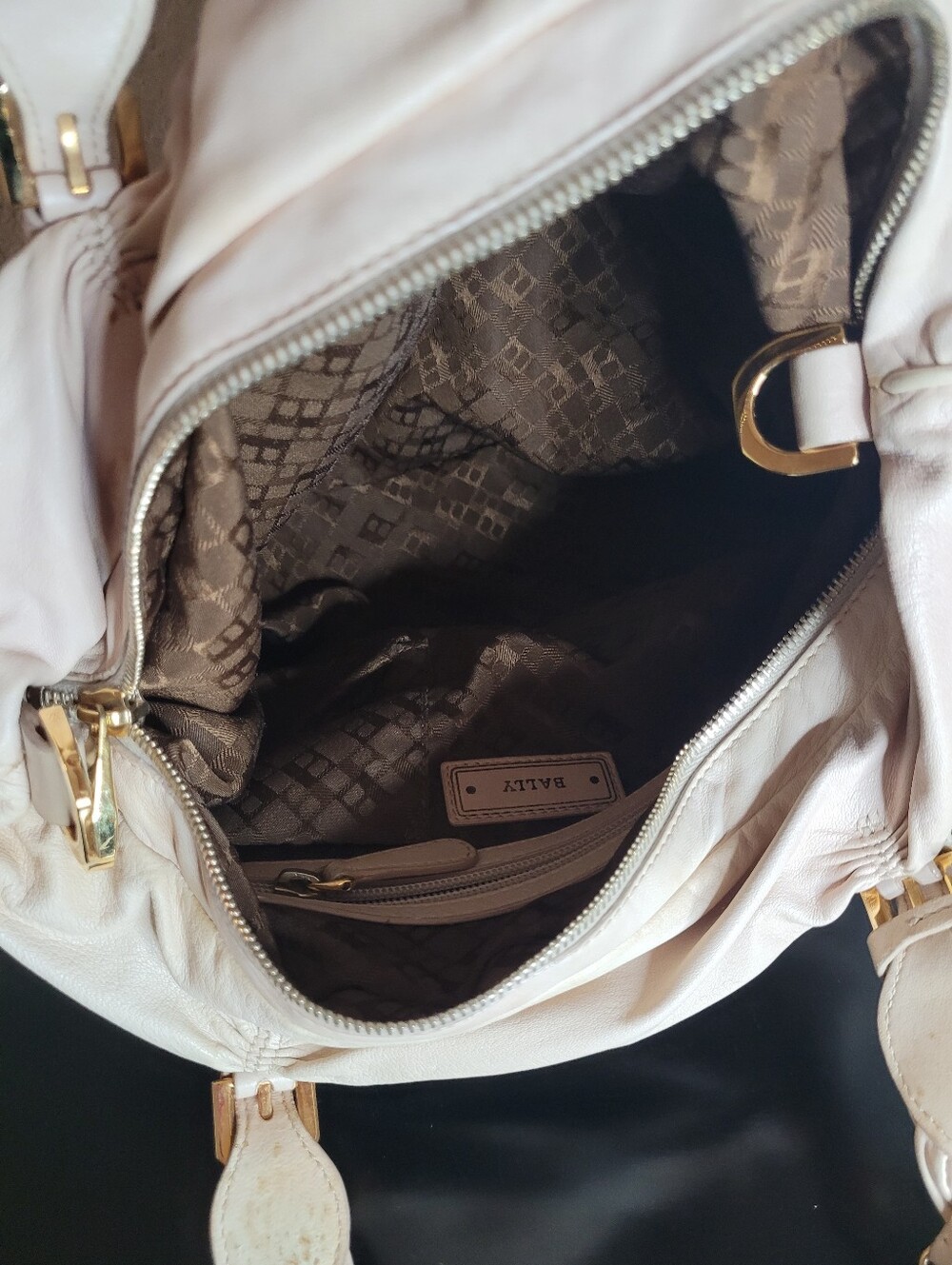 Bally   Lambskin Vintage  Shoulder  Bag - Picture 10 of 13